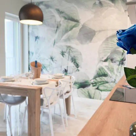 Seafront Modern Farmont Acquamarine *