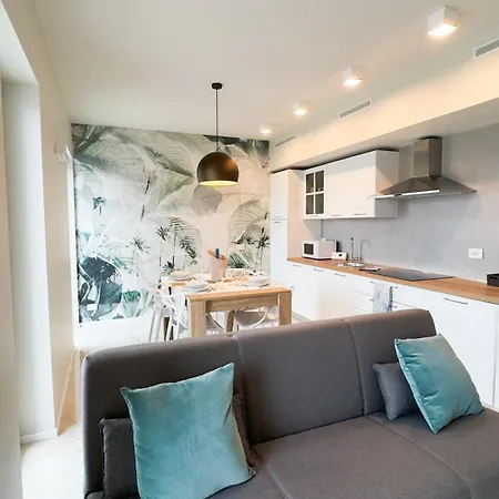 Seafront Modern Farmont Acquamarine