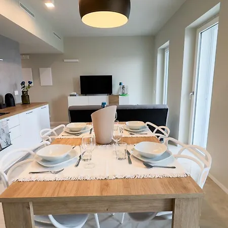 Seafront Modern Farmont Acquamarine