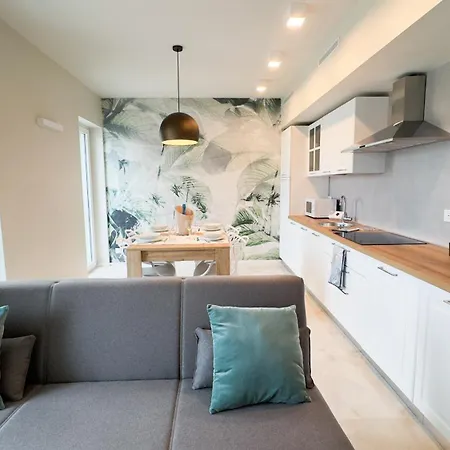 Seafront Modern Farmont Acquamarine Apartment