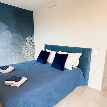 Seafront Modern Farmont Acquamarine *