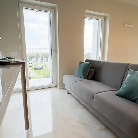 Seafront Modern Farmont Acquamarine Apartment *